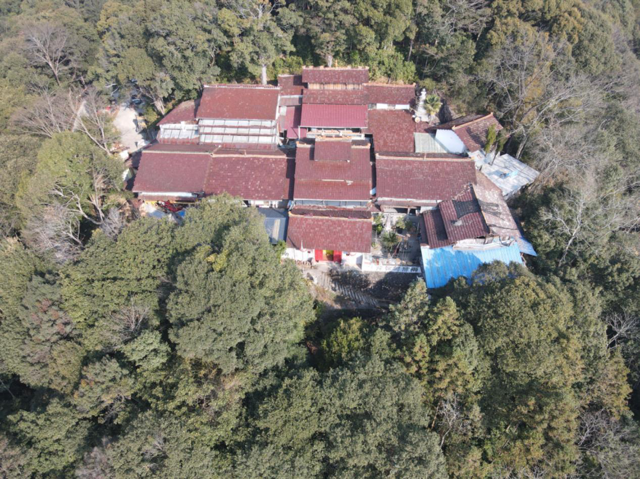 景灵岩寺全貌  徐华山摄.png